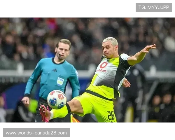 达胡德反戈多特蒙德破门，法兰克福主场瞬间沸腾